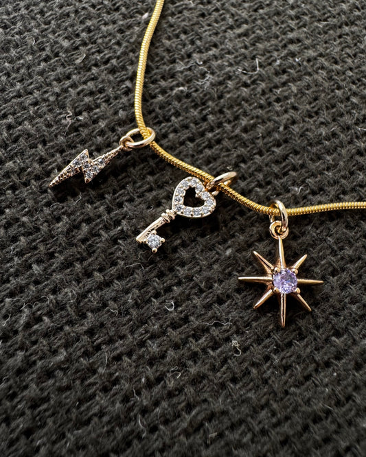 Charm Chave Coração Dourado