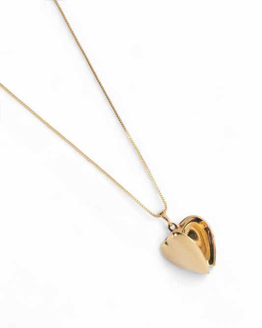 Colar Relicário Coração LIso Dourado